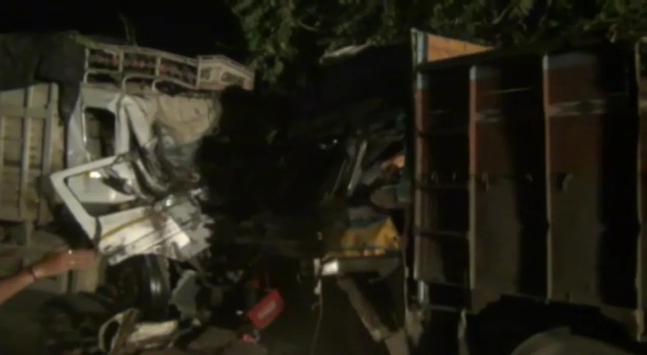 Two died in a collision between two trucks near Ambav village in Dabhoi