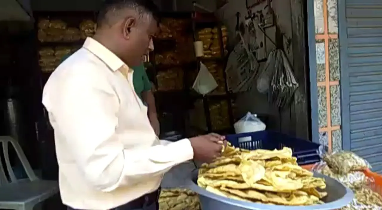 Food safety teams conduct checking at fafda and jalebi stalls in Vadodara