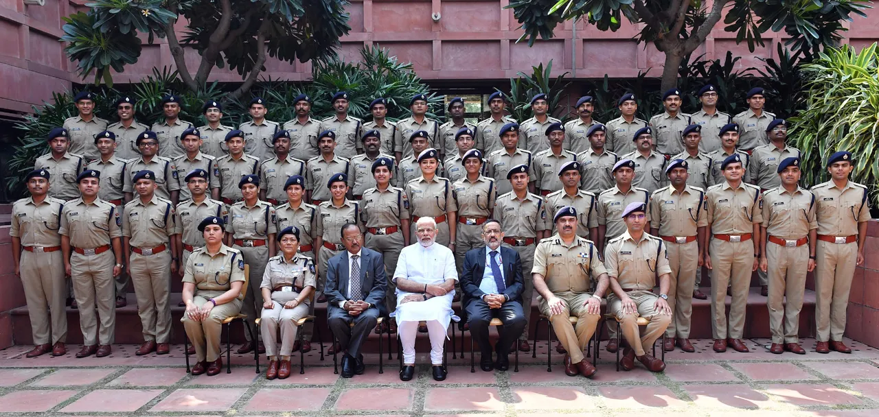 IPS Probationers of 2017 batch call on PM Modi
