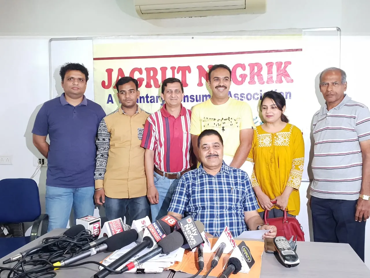 Vadodara consumer court orders celebrities to pay compensation in cheating case