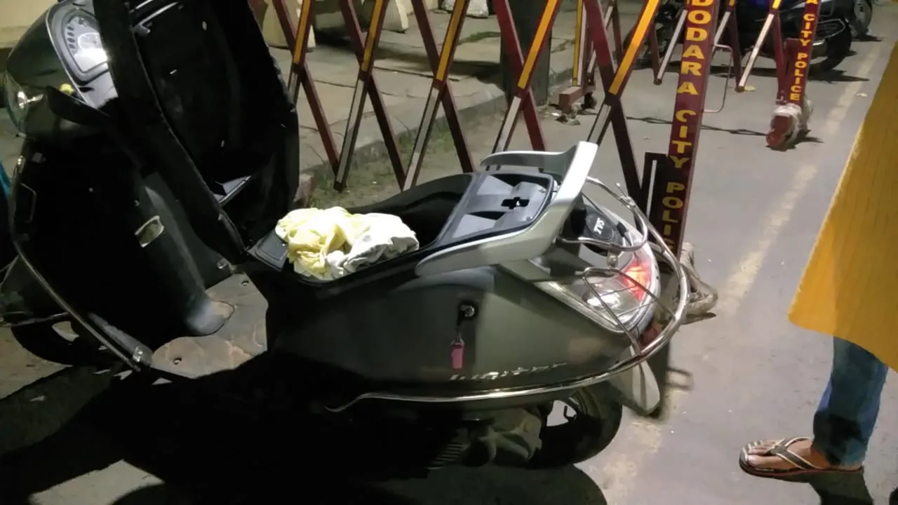 Garba players complained their valuables stolen from inside the vehicle