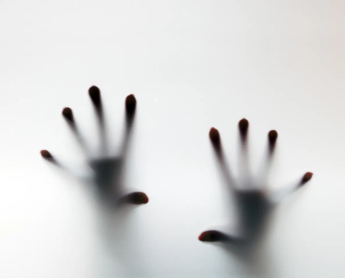 Broker committed suicide after jumping from the toilet window of the hospital