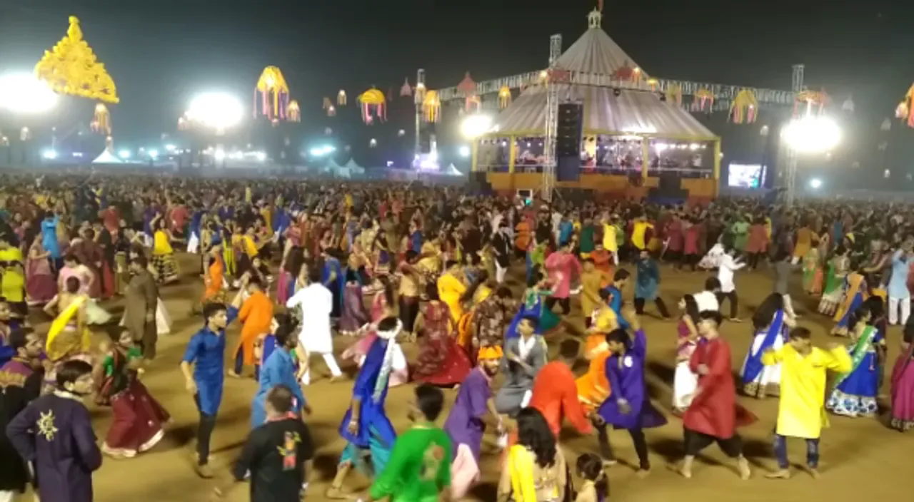 Vadodara dance to the traditional tunes of garba