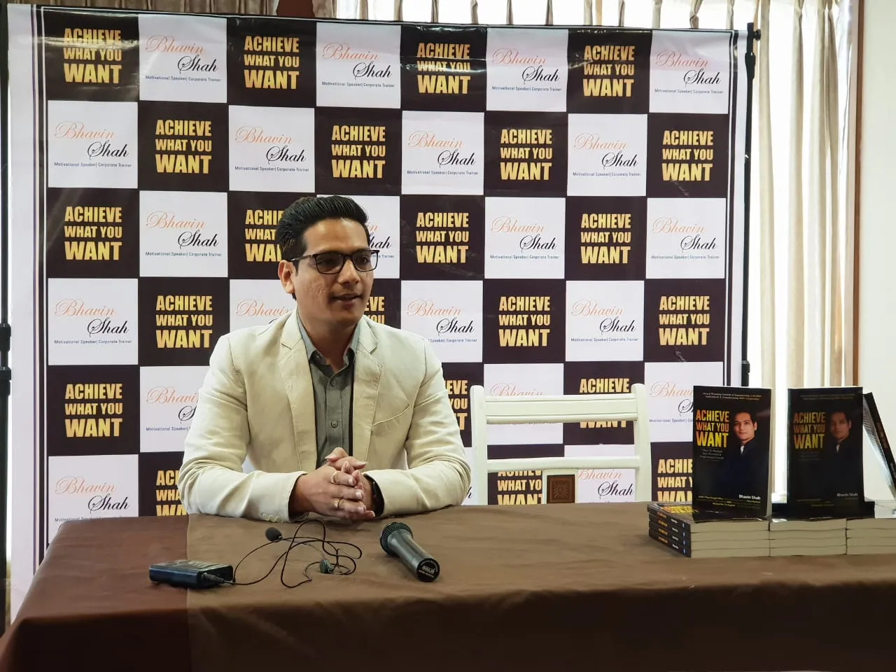 Motivational speaker Bhavin Shah launch his book in Vadodara