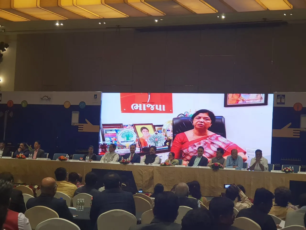 VMC launched 50 intelligent poles and citizens mobile app in view of government's smart city mission