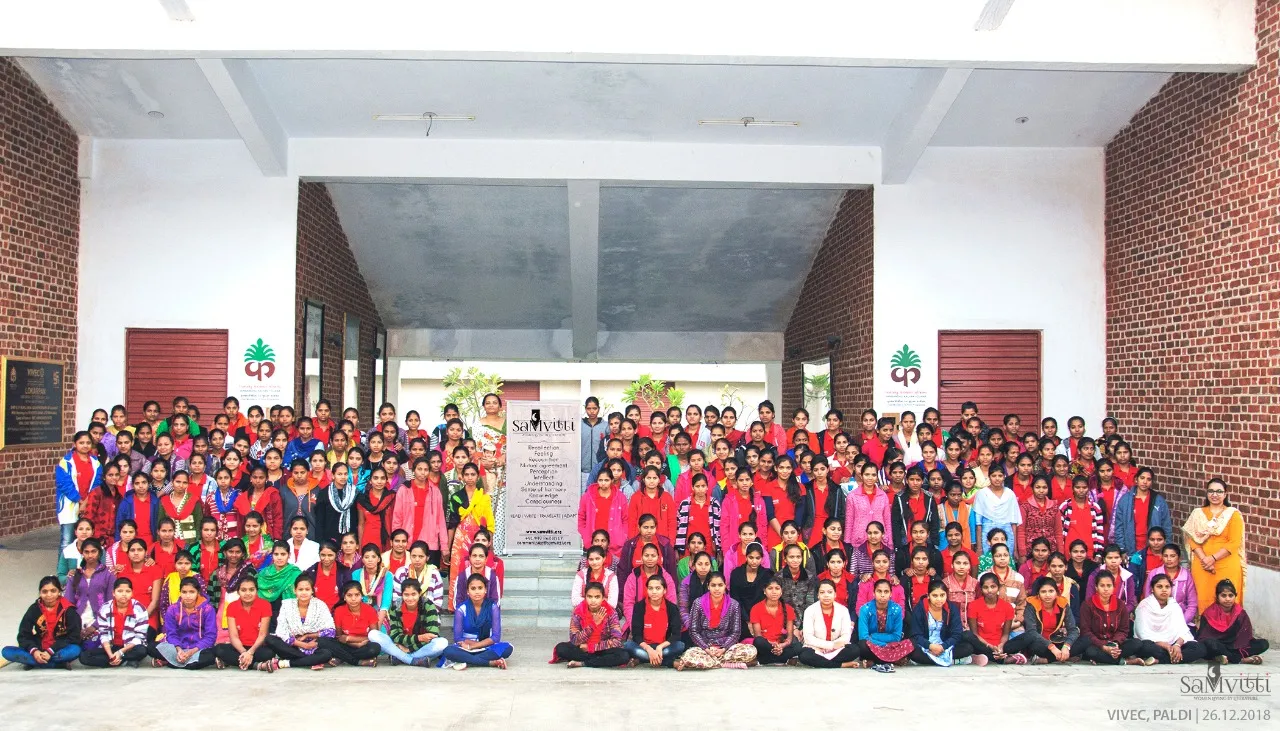 SahityaMitra Mital Shah performed monologue of story Bhikharin to tribal girls