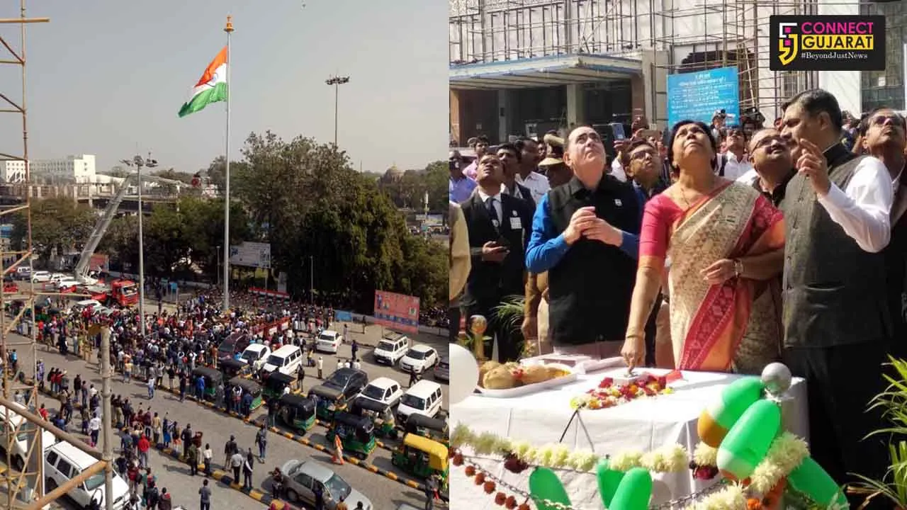 Tricolor unfurled on100feet at Vadodara railway station