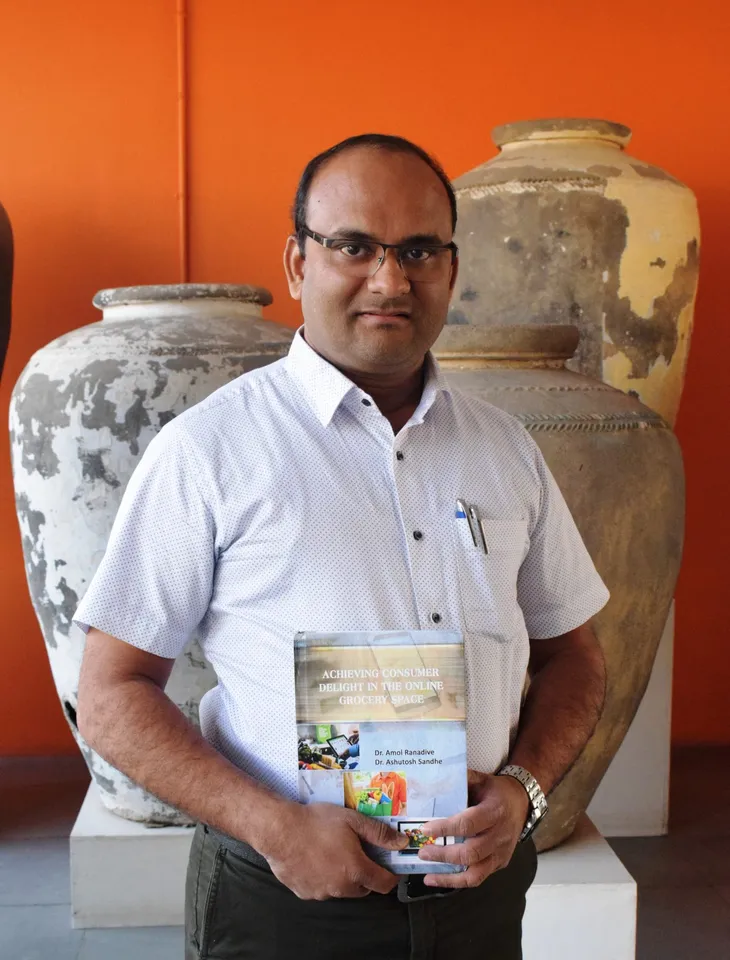 Research on Internet Grocery Consumers by NUV Assistant Professor