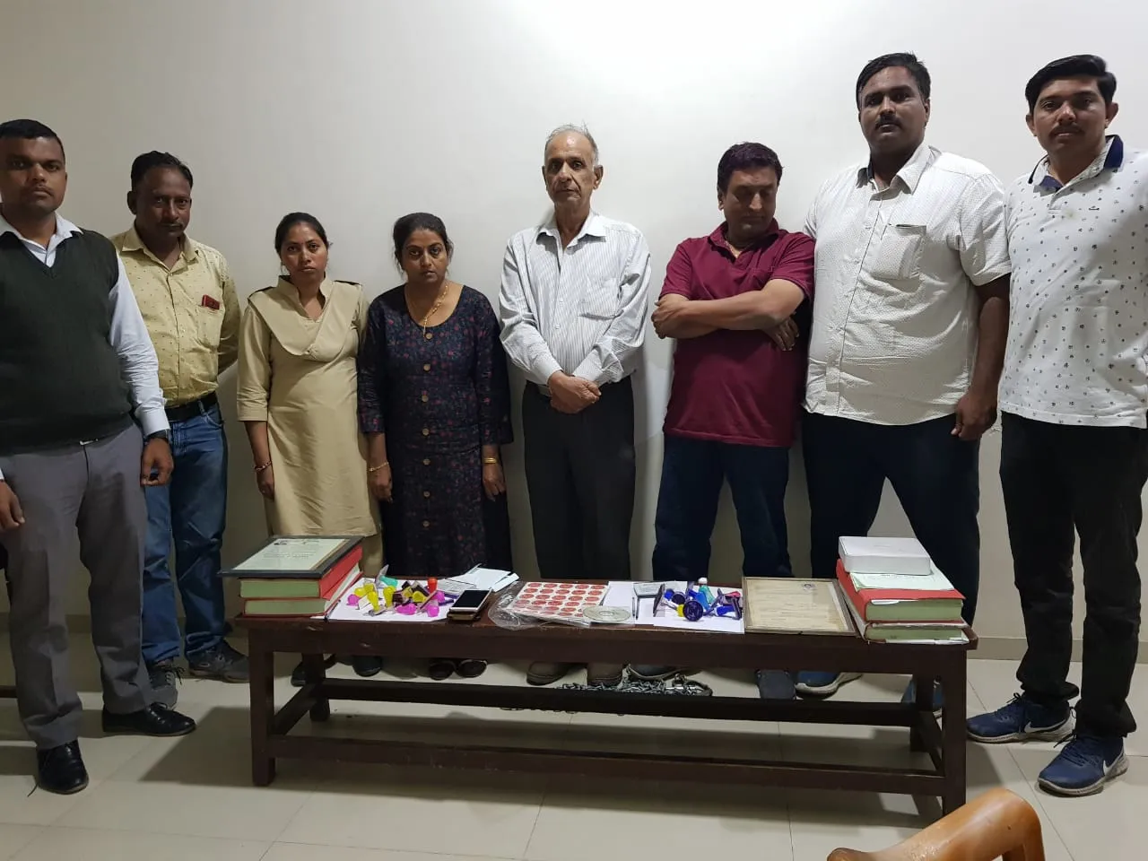 Vadodara SOG caught a stamp vendor and her husband for making duplicate notorised papers