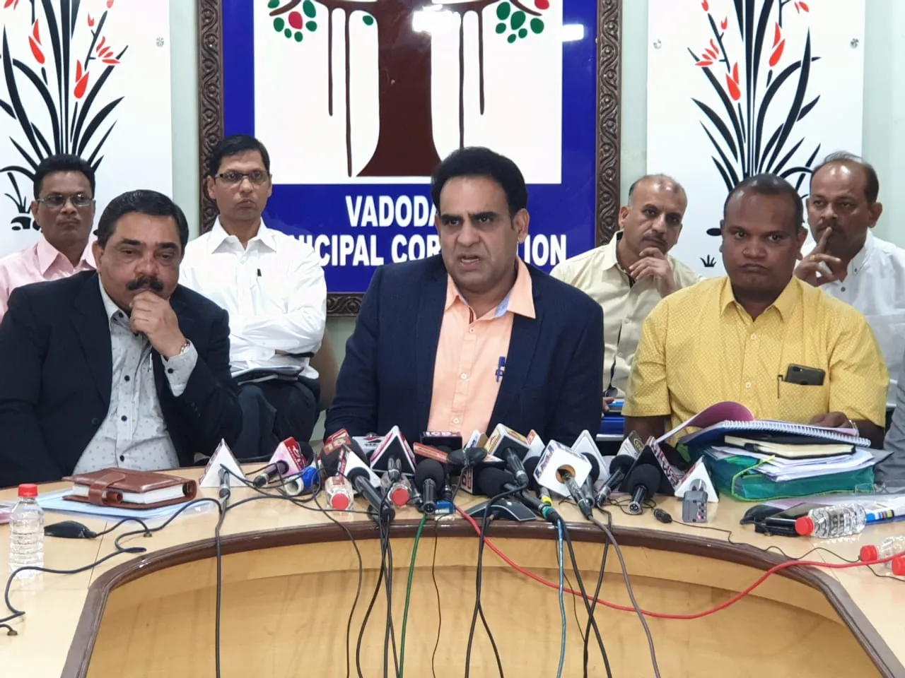 VMC commissioner presentS 3554 crore draft budget for 2019-20