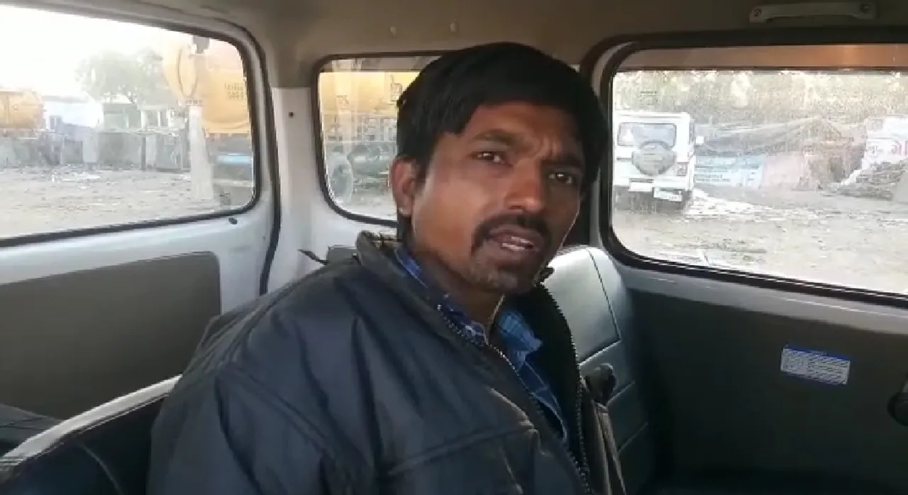 Four armed robbers attacked a scrap dealer in Vadodara