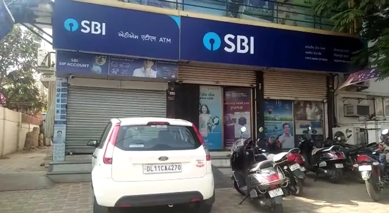 Unknown accuse tried to break SBI ATM in Vadodara