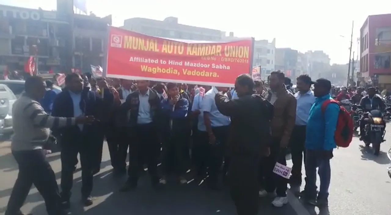 Trade unions strike affects the routine work in Vadodara