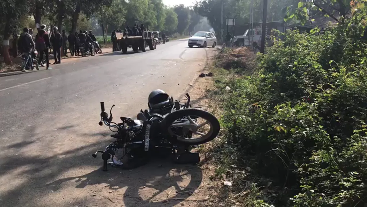 Two cousin brothers died after their bike collided with Toofan jeep on Savli Poicha road