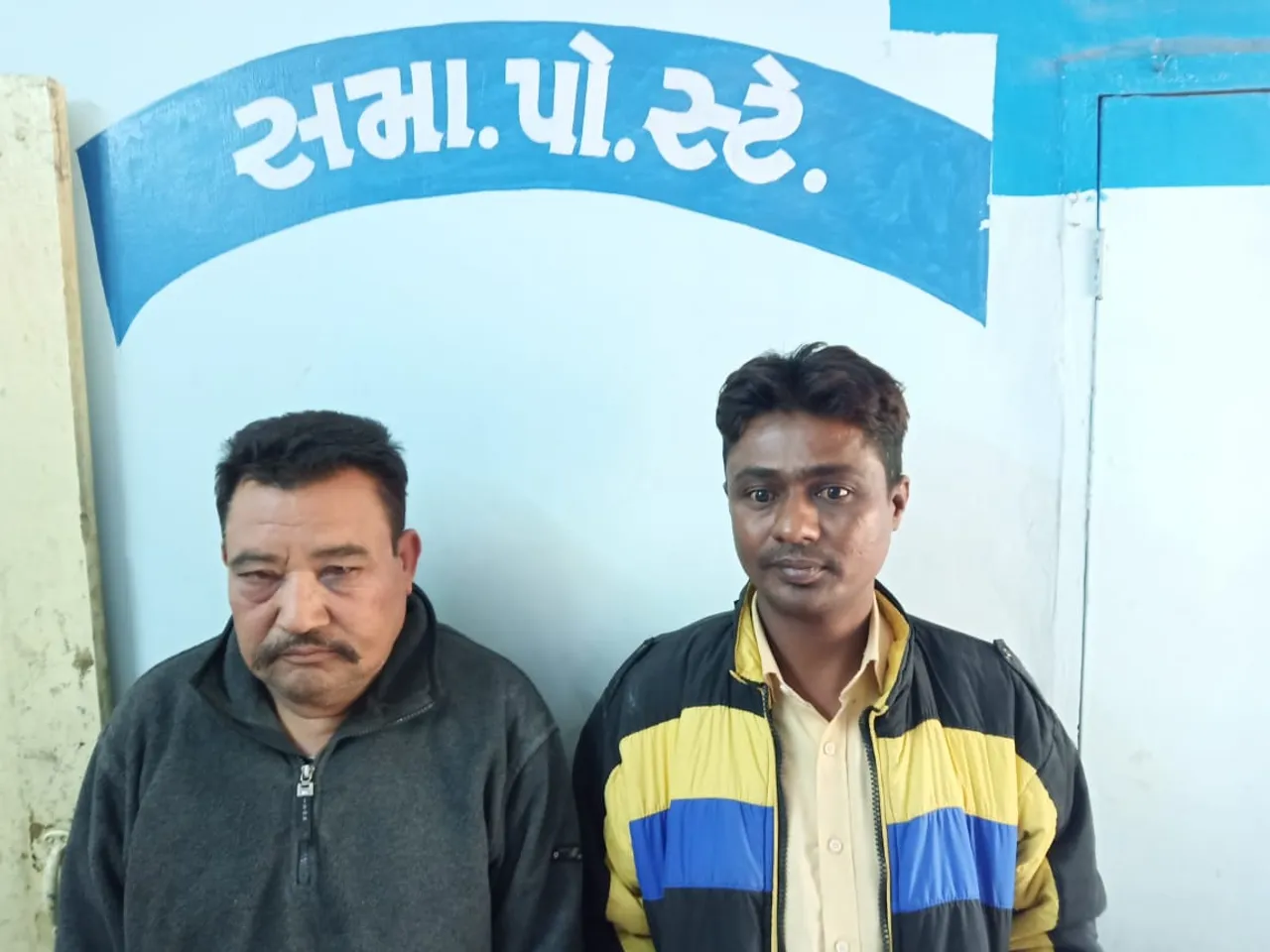 Two duplicate policemen arrested in Vadodara