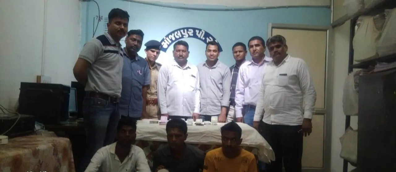 Vadodara Manjalpur police surveillance squad arrested two for theft inside a medical store
