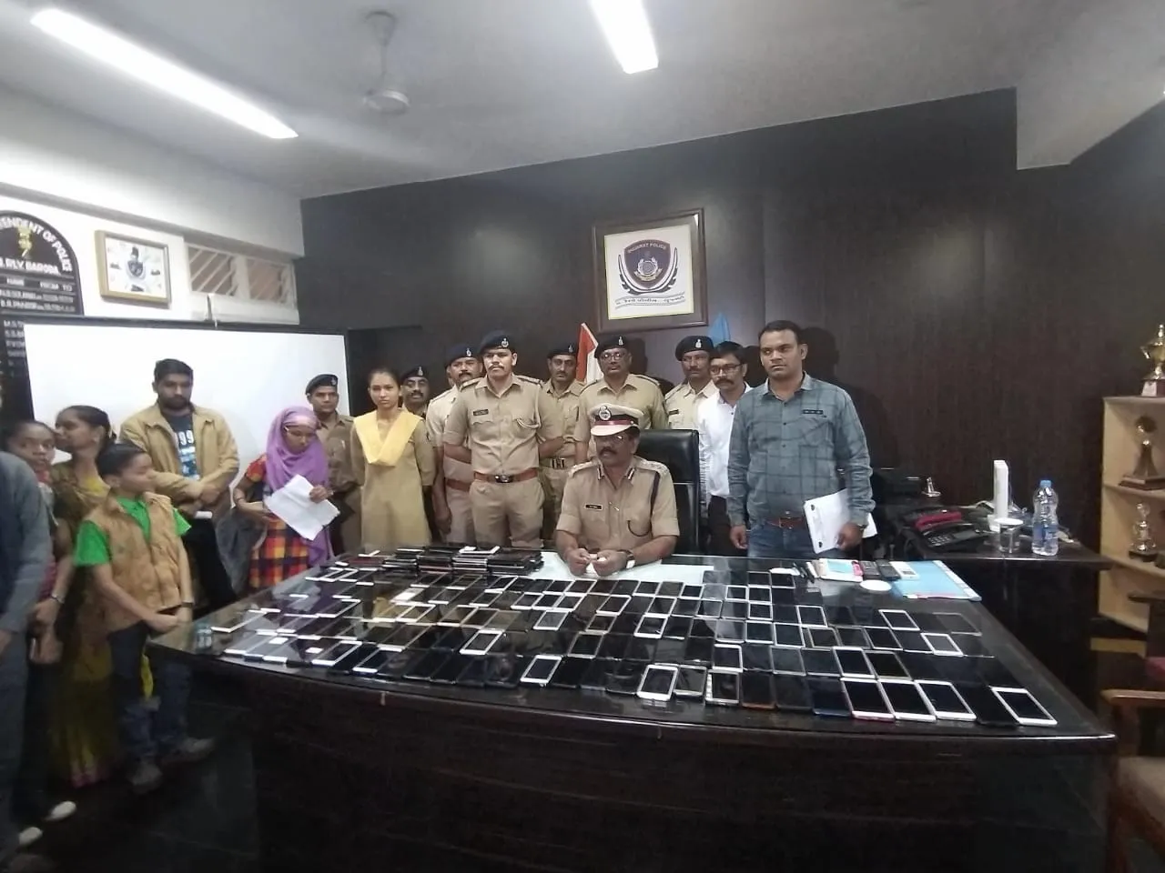 GRP found 351 mobiles worth around 29 lakhs from various states