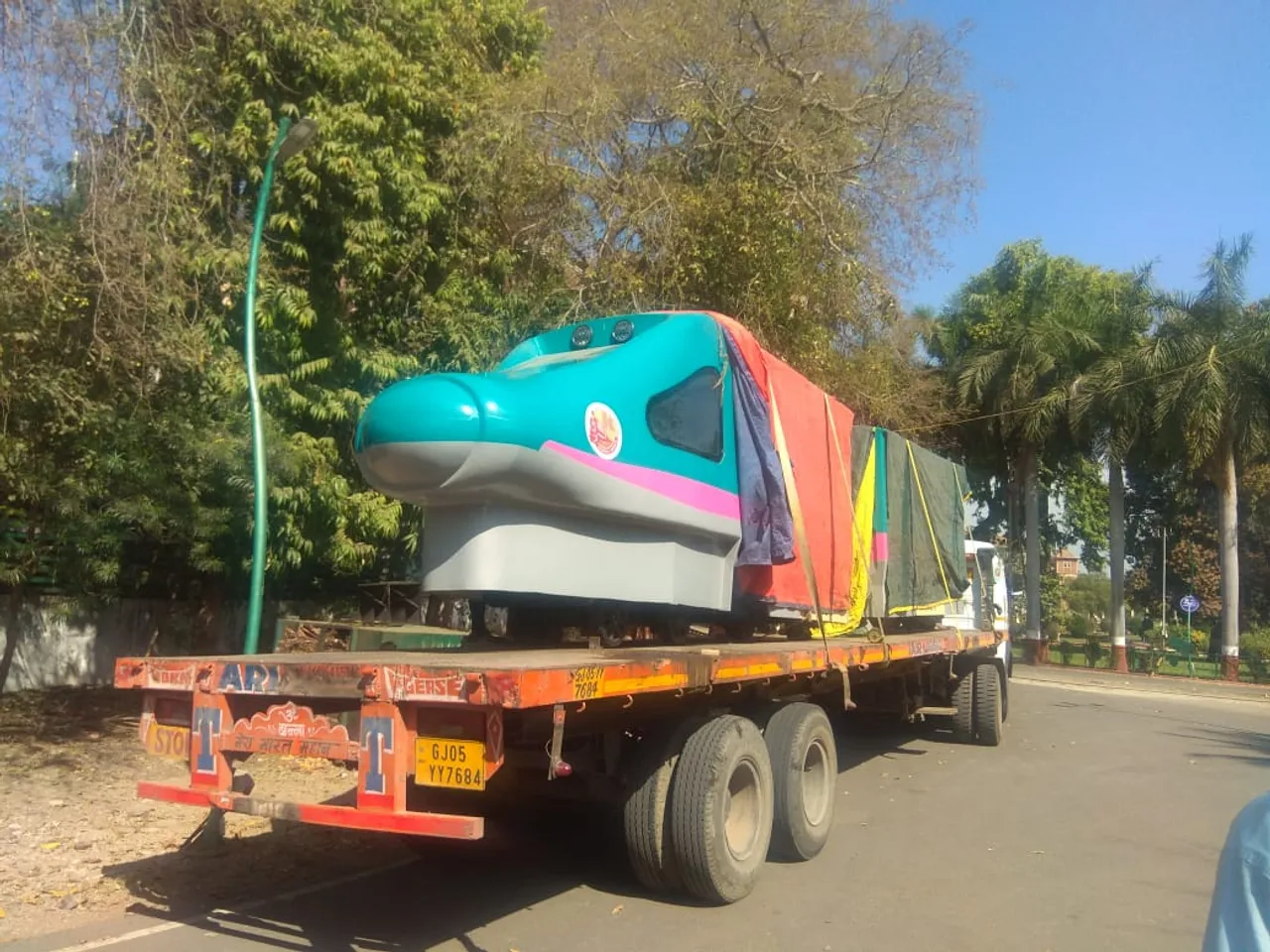 Engine of Kamatibaug Bullet train reached Vadodara