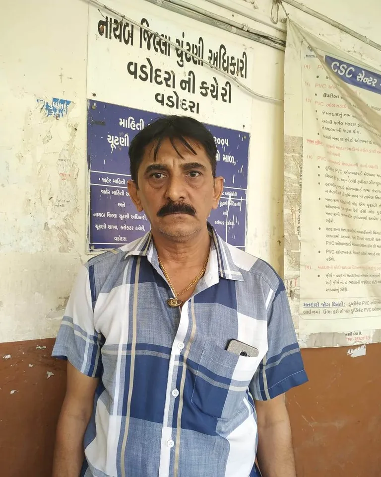Local contractor making election cards in Vadodara threaten to commit suicide for non payment of dues