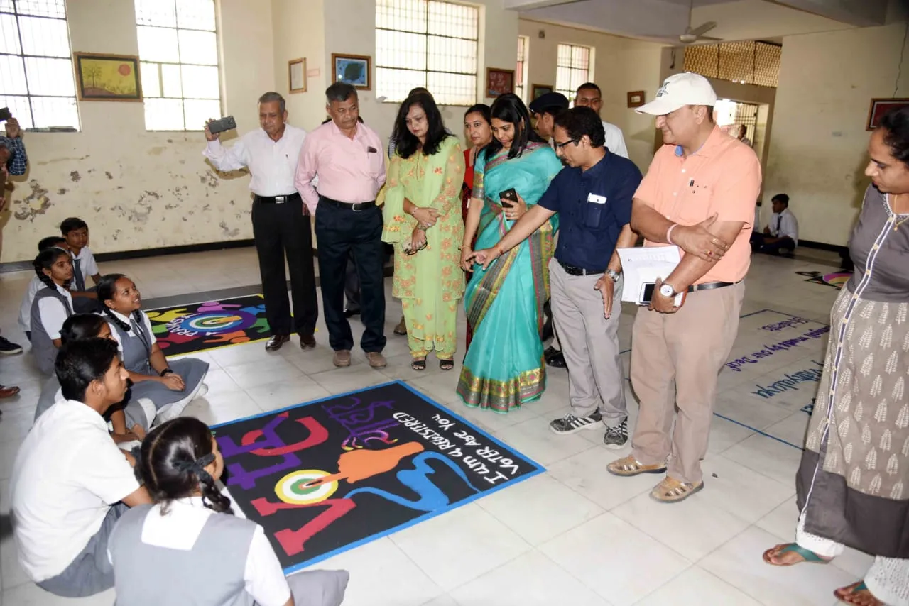Special students in Vadodara spread the message of voting through Rangoli