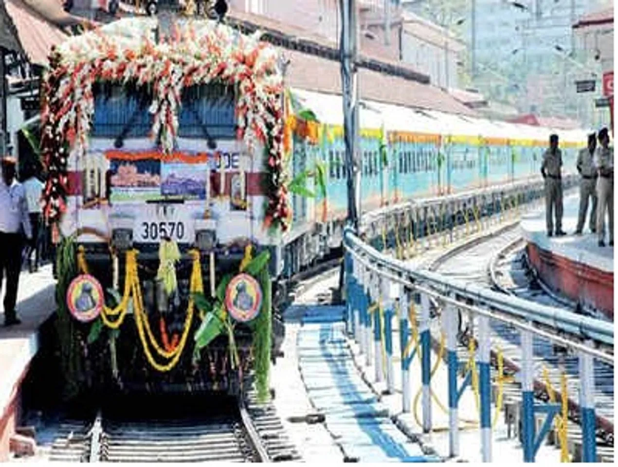 PM MODI TO FLAG OFF NEW HUMSAFAR TRAIN BETWEEN BANDRA TERMINUS & JAMNAGAR