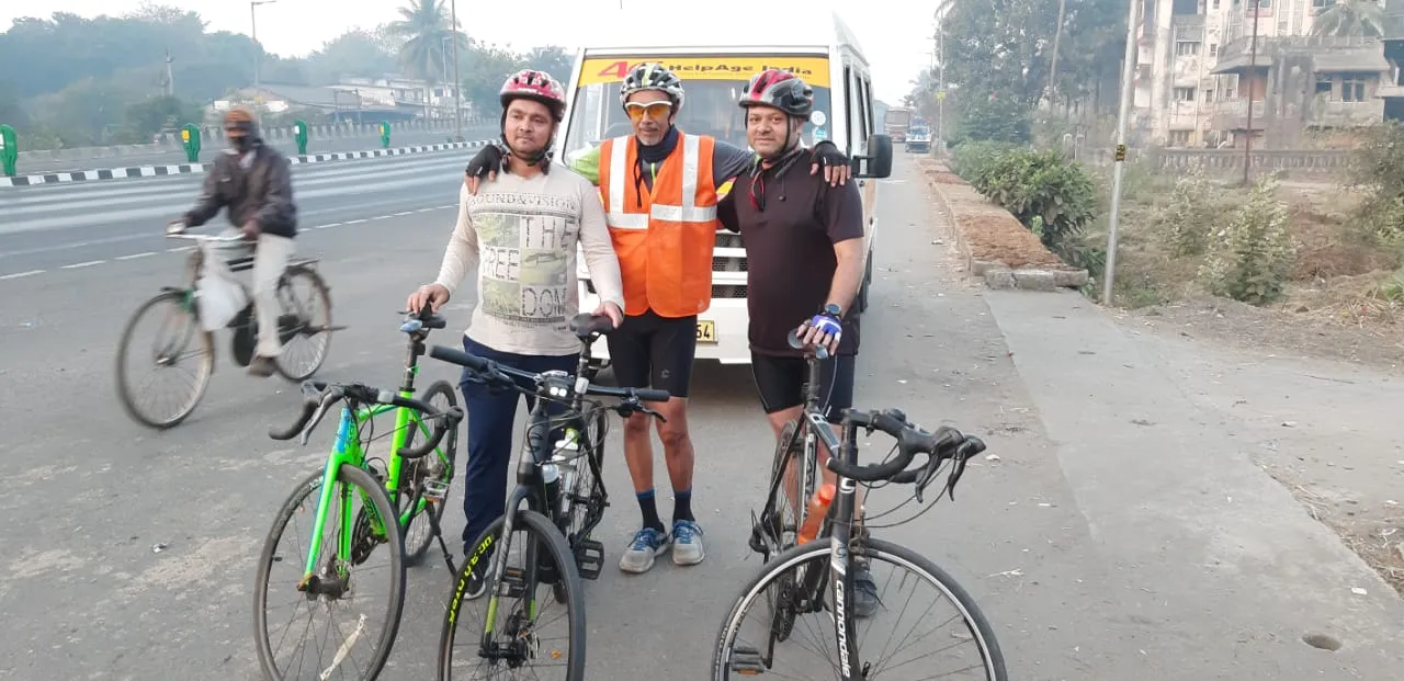 70 year old Retired professional cycling towards Delhi for old age care