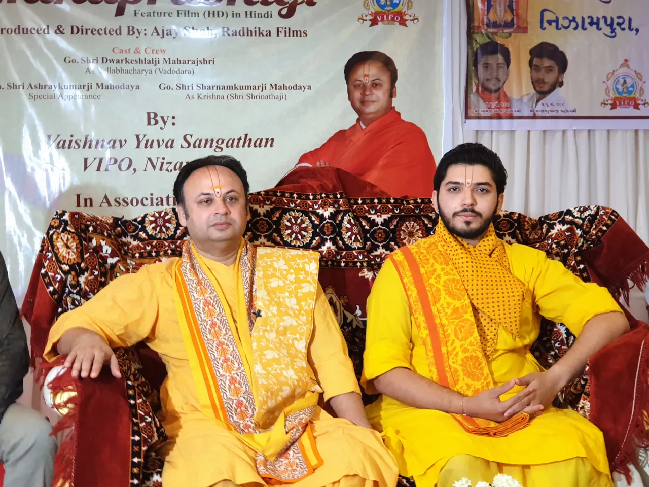 Debut film of religious leader Dwarkeshlalji Maharaj 'Jagadguru Shri Vallabhachary Mahaprabhuji' released