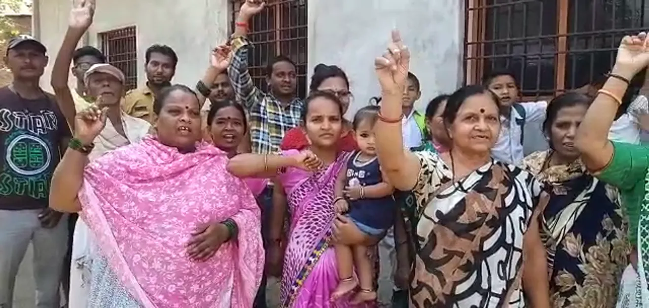 Locals of Hujrat Paga and Khodiyarnagar areas in Vadodara threaten to boycott elections