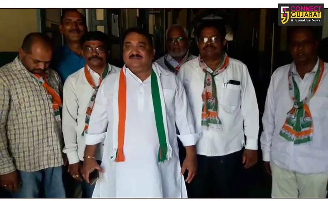 Vadodara Taluka Congress raid on godown after the urea theft complaints