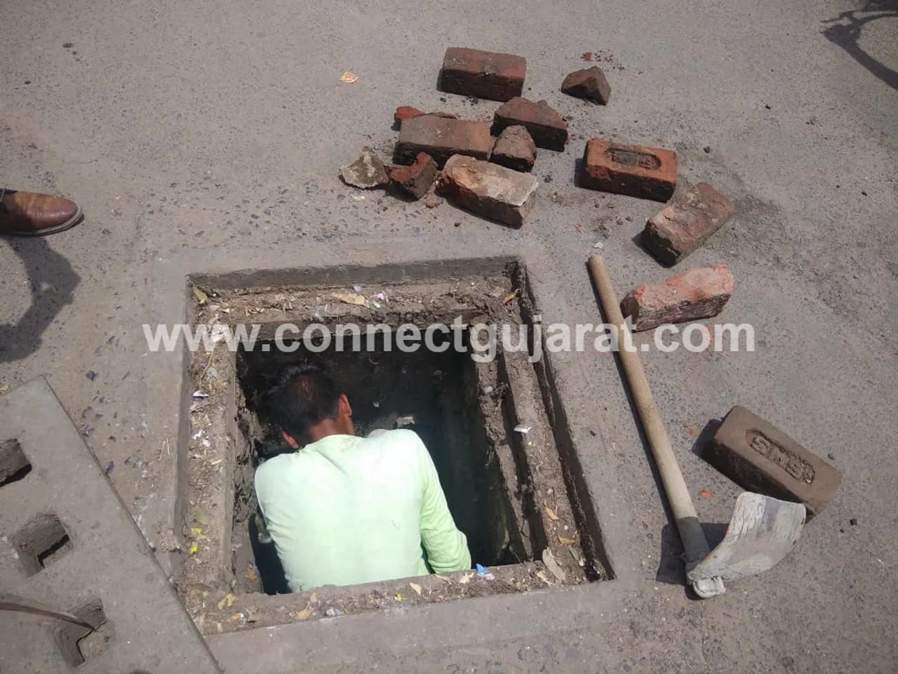 Photo of sanitation worker working near Sursagar went viral