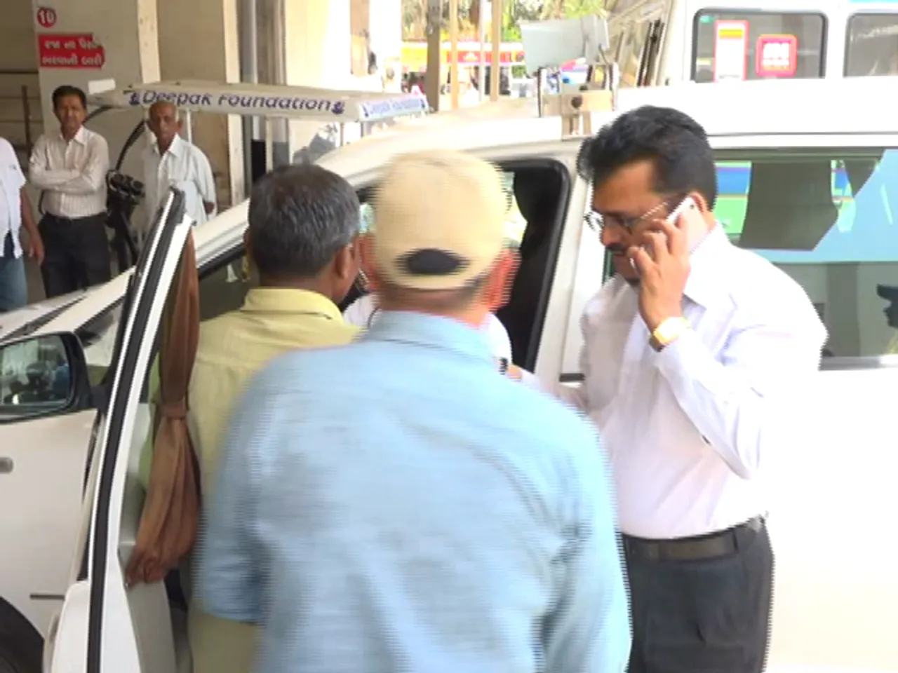Noble gesture by VMSS deputy Mayor