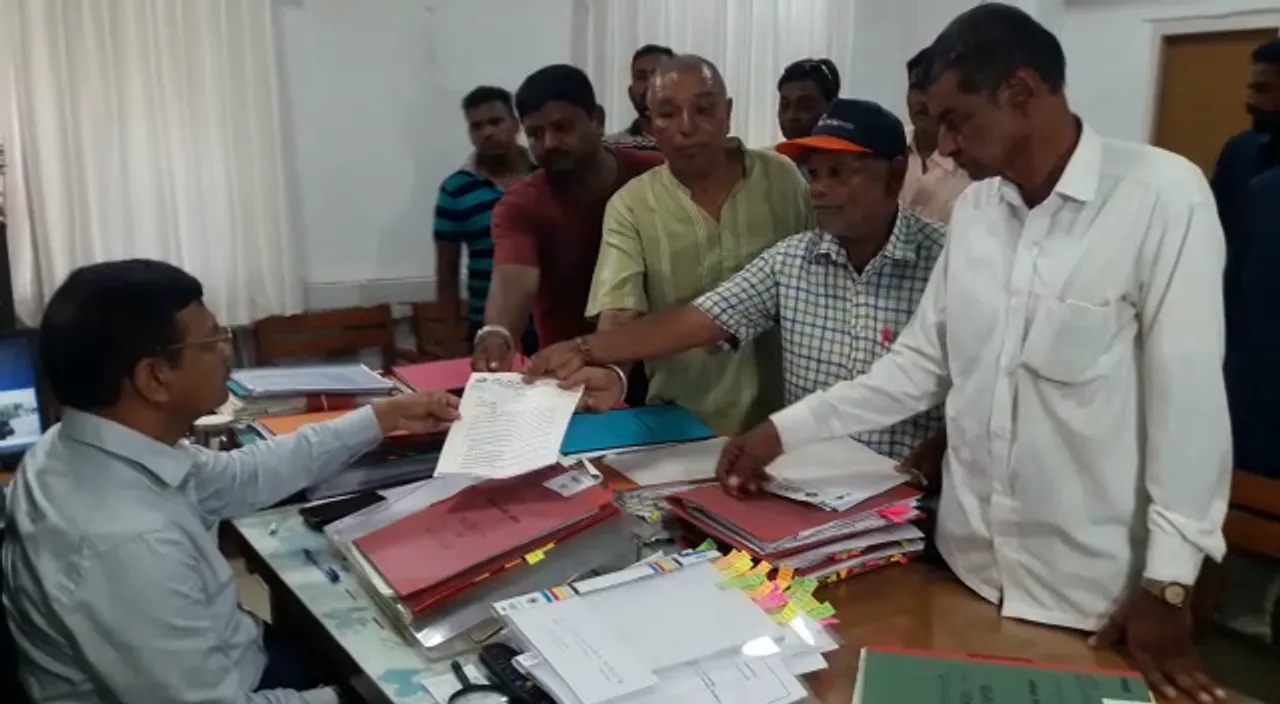 School Vans association gives memorandum to the collector