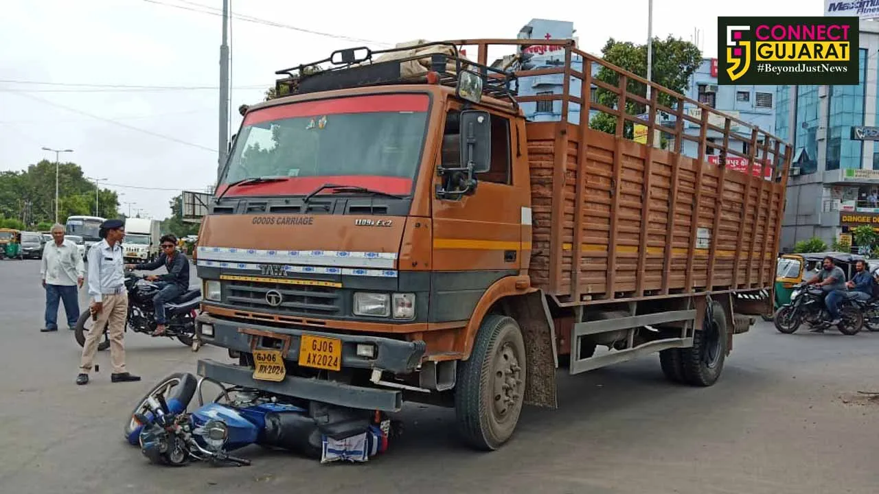 Truck knocked down bike rider in Vadodara