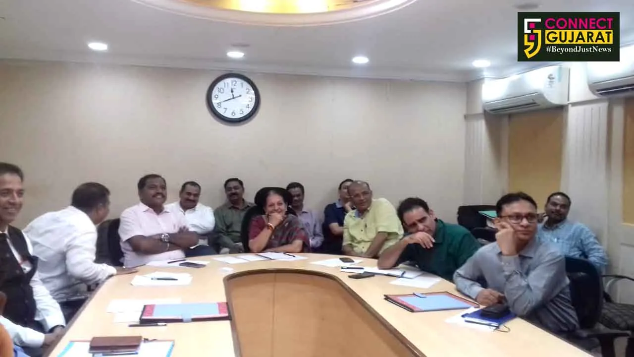 VMSS and IOCL signed MOU to clean the water inside Gotri lake