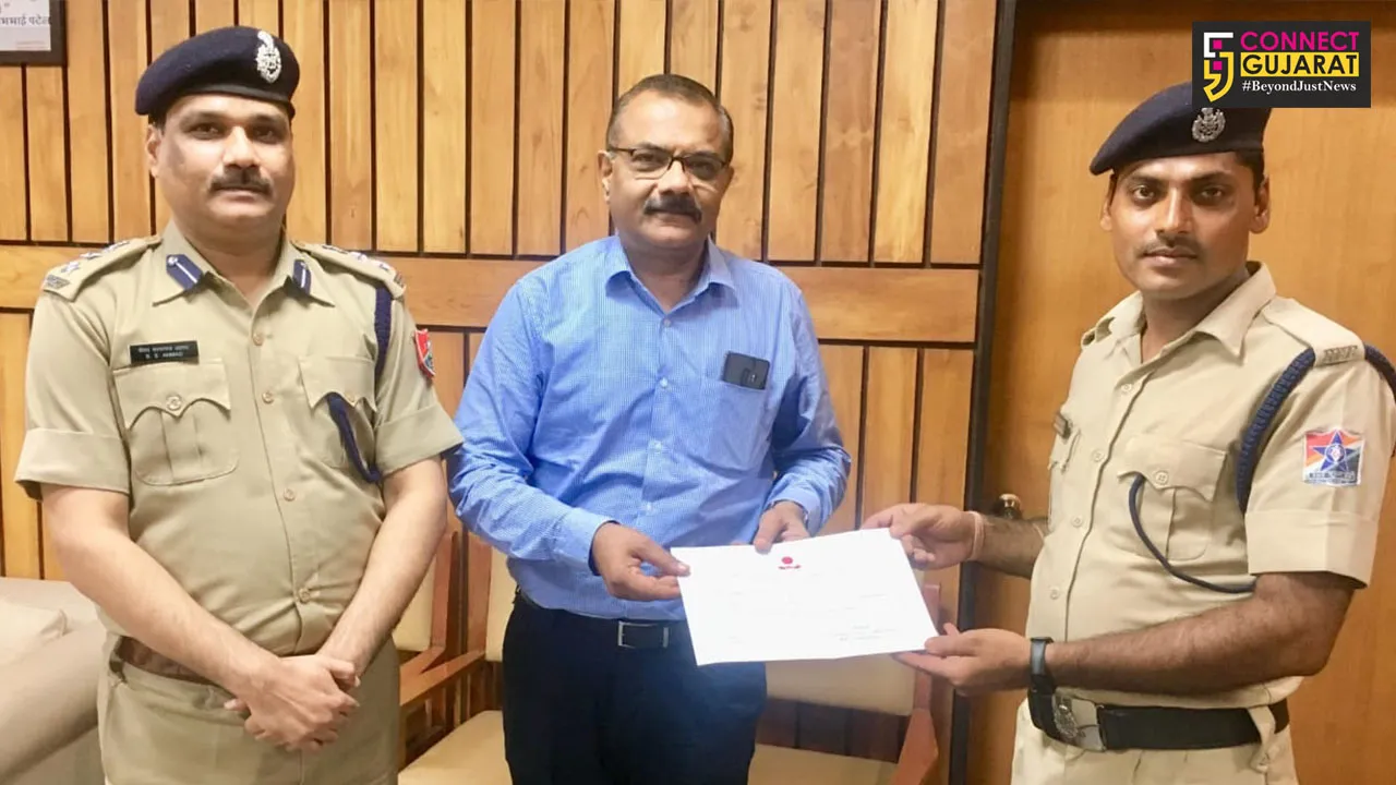 RPF JAWAN SAVES NINE LIVES FROM DROWNING IN FLOODS NEAR AHMEDABAD