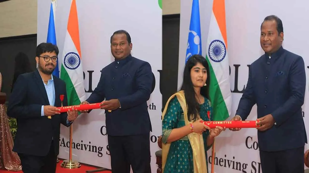 Prarthi Shah and Umang modi from Vadodara has received National Youth Icon Award -19 from International Youth committee