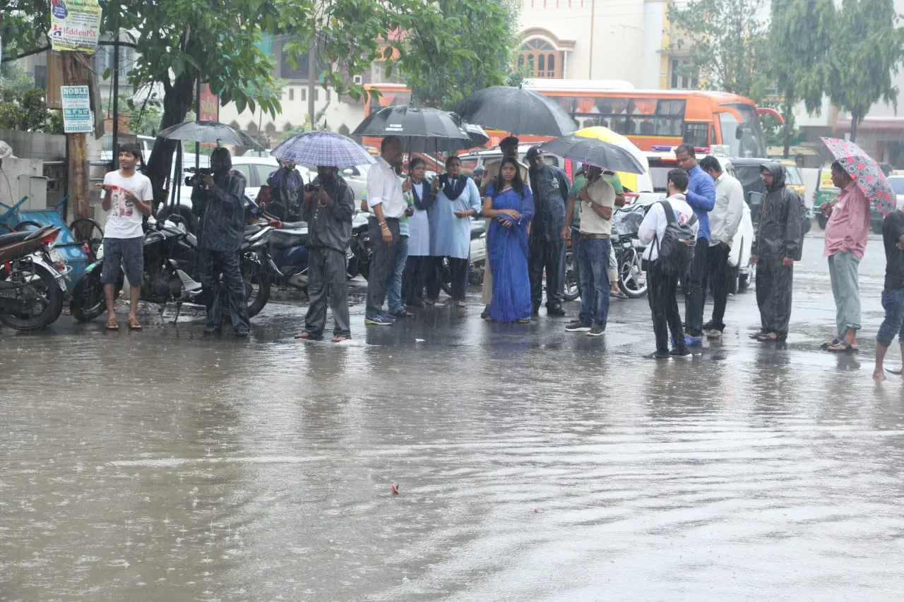 VMC Commissioner Shalini Agarwal visited rain affected areas