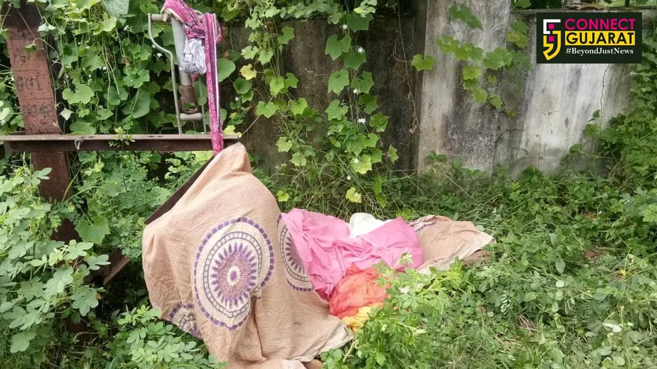 In a shocking incident body of girl found hanging from a electric pole in Vadodara