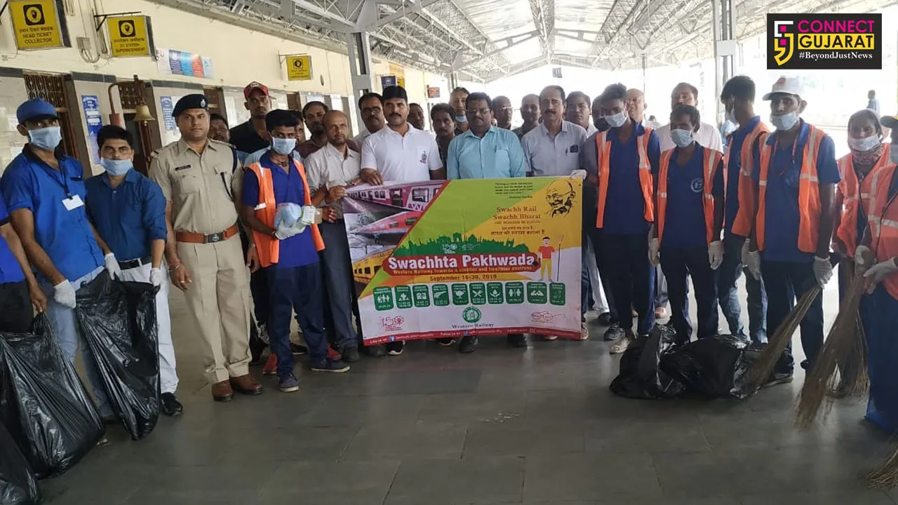 Swachh Railgadi theme observed over western railway during “Swachhta hi Sewa” pakhwada