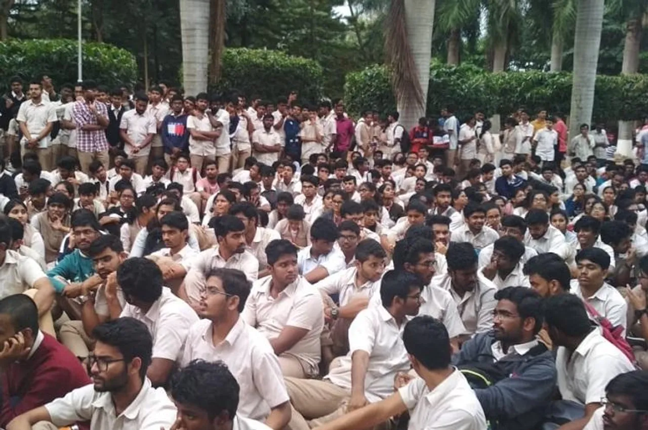 Bengaluru BTech student kills himself, batchmates clamming of harassment by college authorities