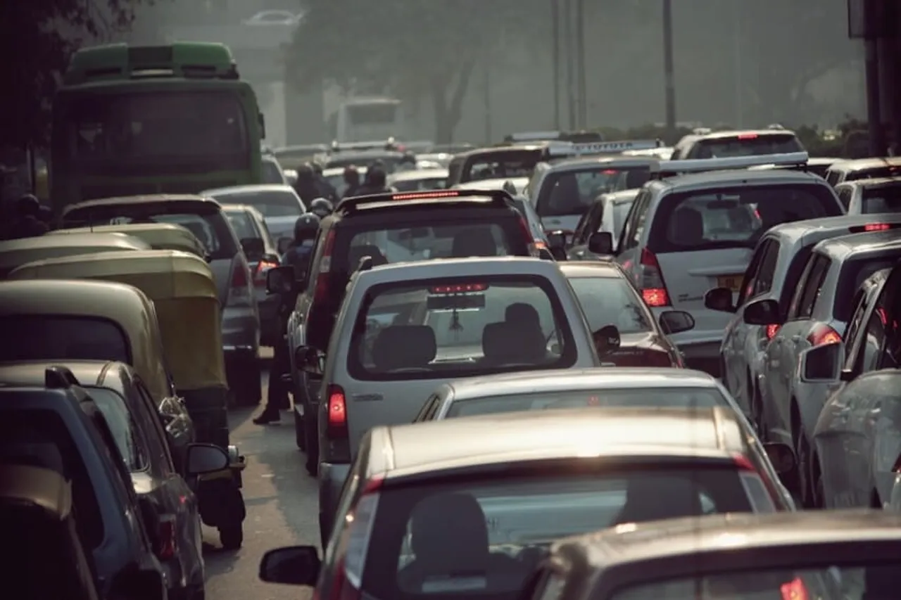 2-wheelers, private CNG cars may come under Odd-Even rule; announcement today