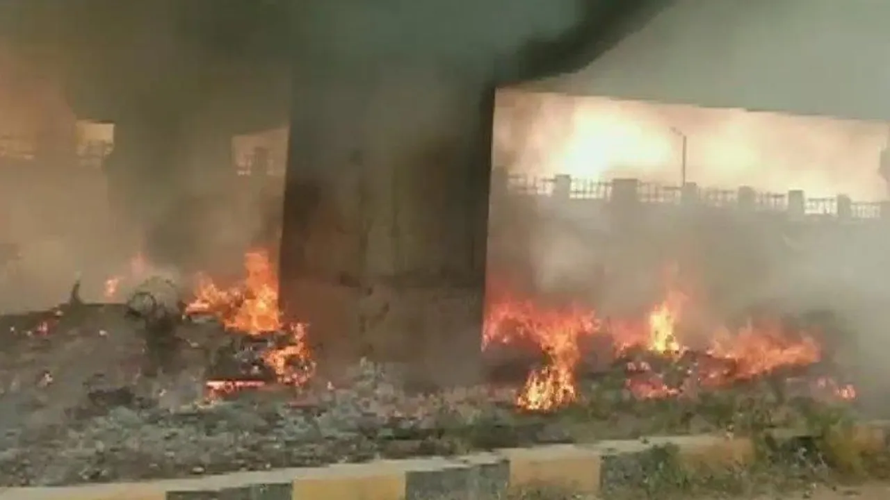 Fire breaks out in slum under a flyover in Lucknow’s Gomti Nagar