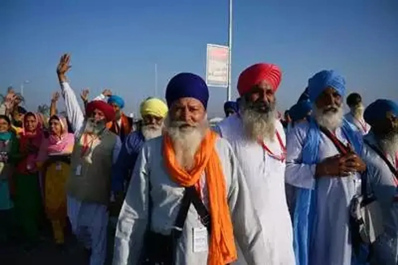 First batch of Indian pilgrims enters Pakistan through Kartarpur corridor
