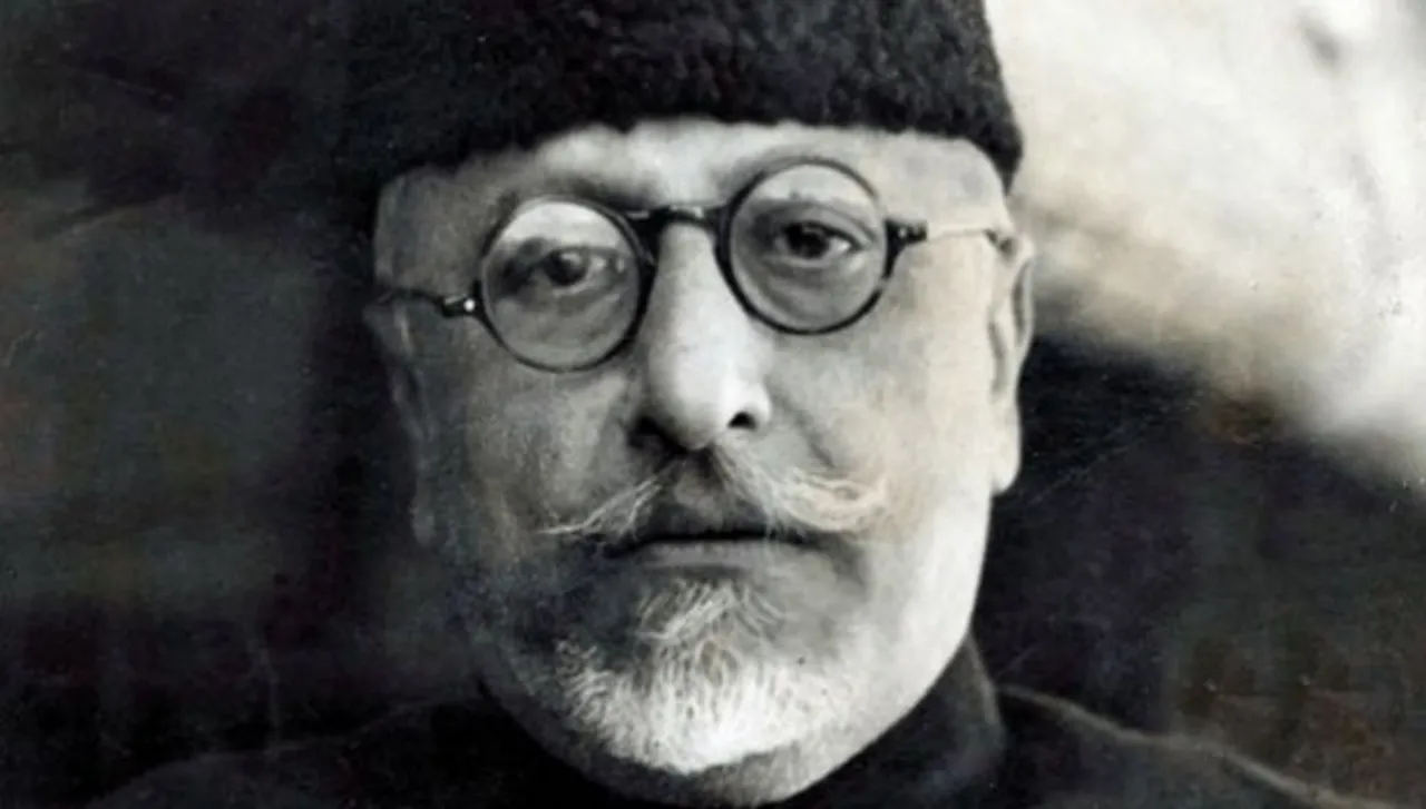 Union Minister Hussain pays tribute to Maulana Abul Kalam Azad on his birth anniversary