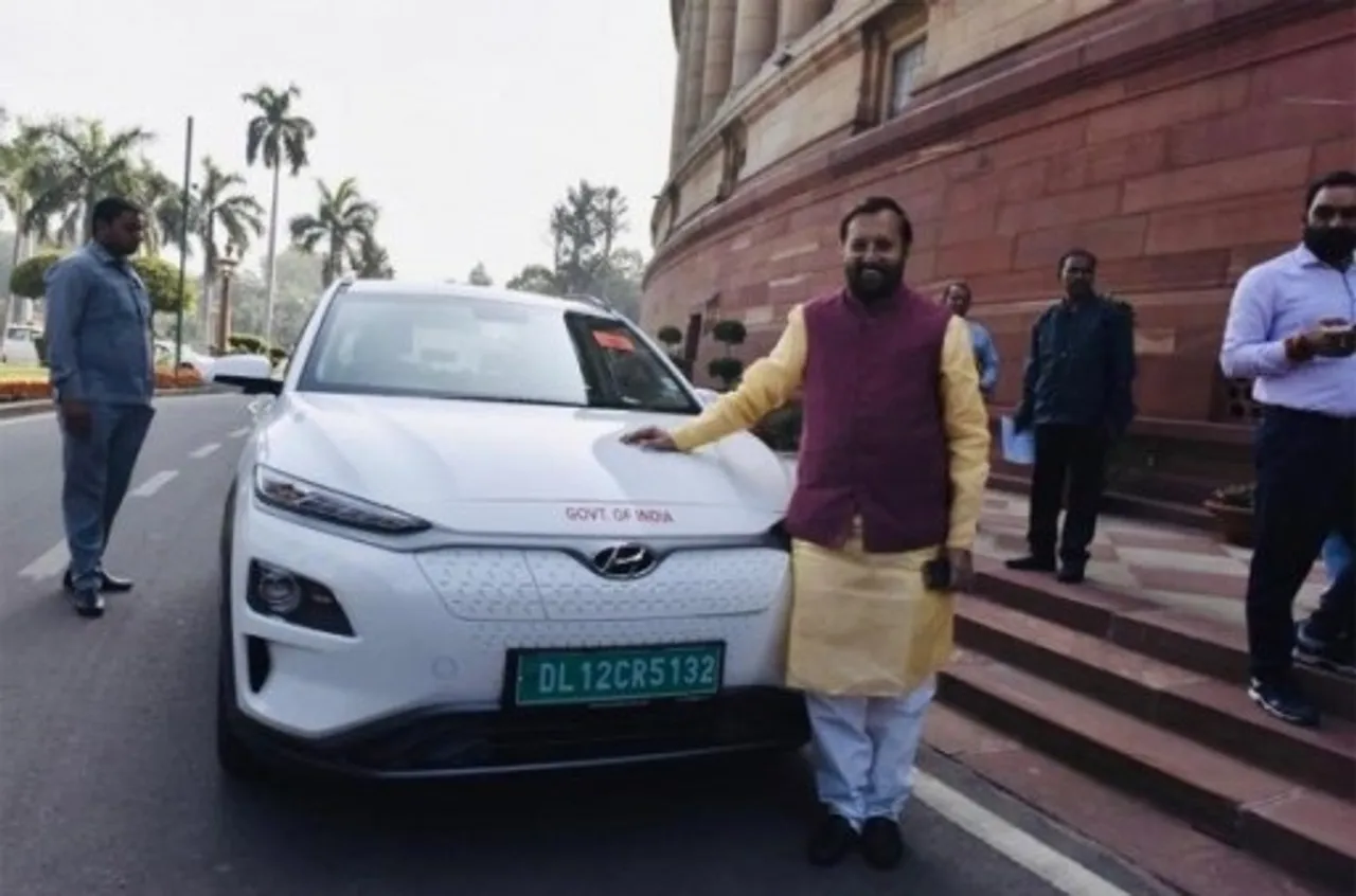 Javadekar arrives at Parliament in E-vehicle, appeals to join fight against pollution