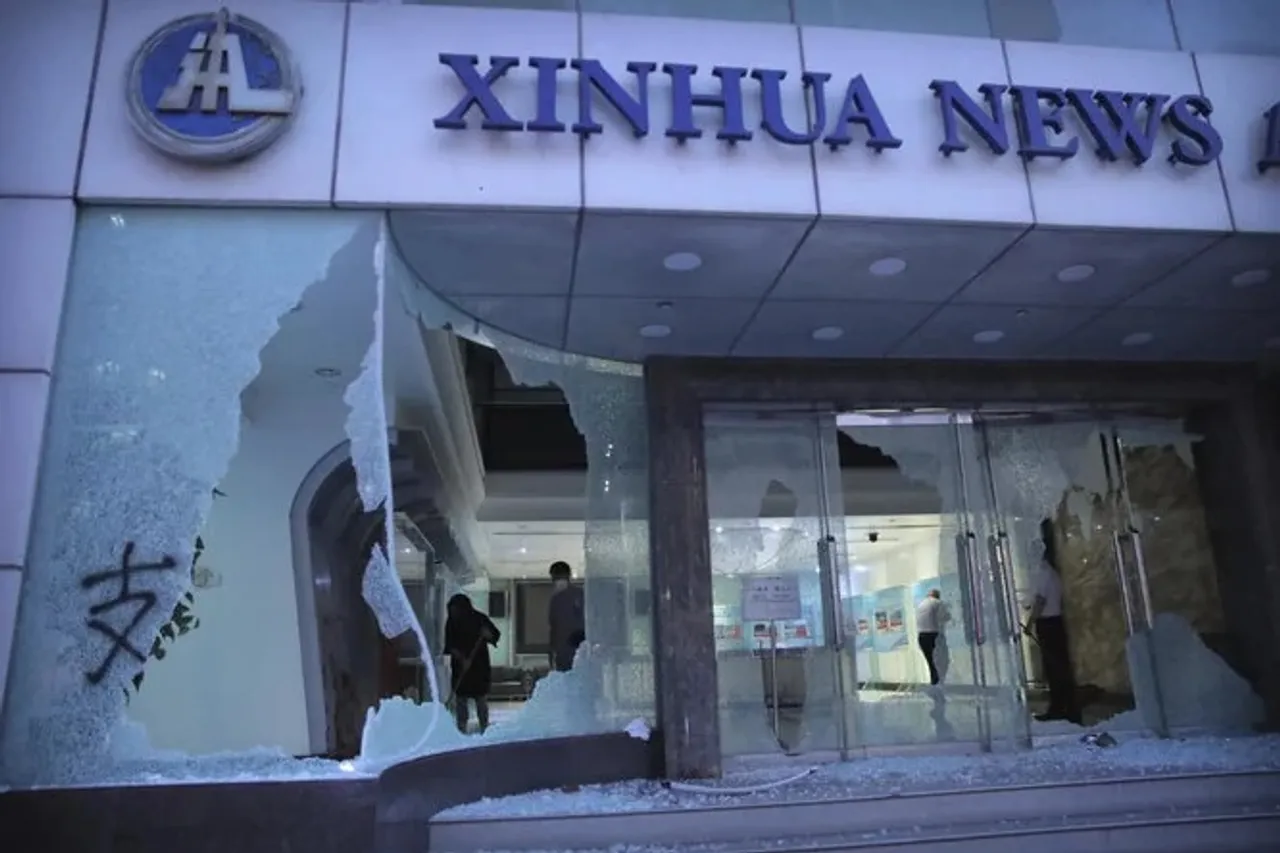 Attack on Chinse news agency in Hong Kong; 200 detained