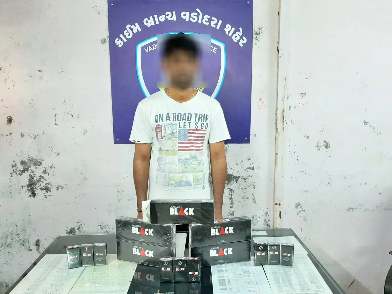 Vadodara crime branch arrested one for selling foreign brand cigarettes
