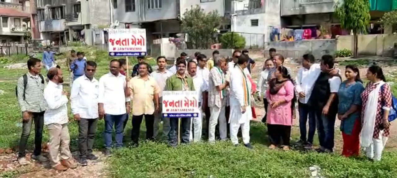 Vadodara Congress Janata Memo programme at lake near Kashivishwanath temple