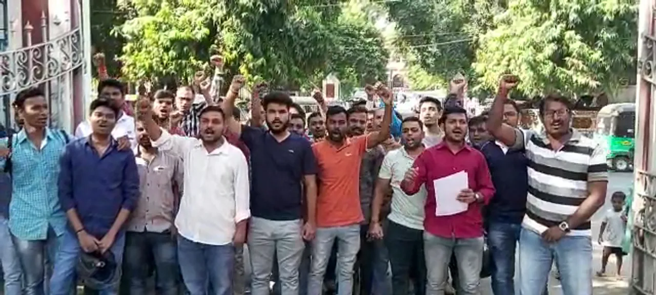 Vadodara NSUI gives memorandum to collector