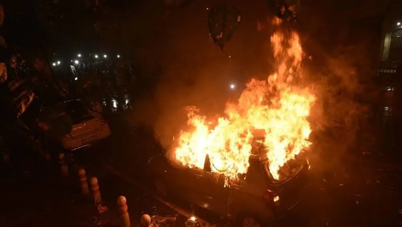 Delhi Police used Lathi-charge & water cannons to disperse a crowd over rising violence